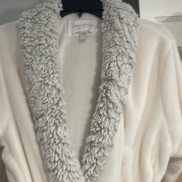 Soft and warm Robe - Picture 2 of 5